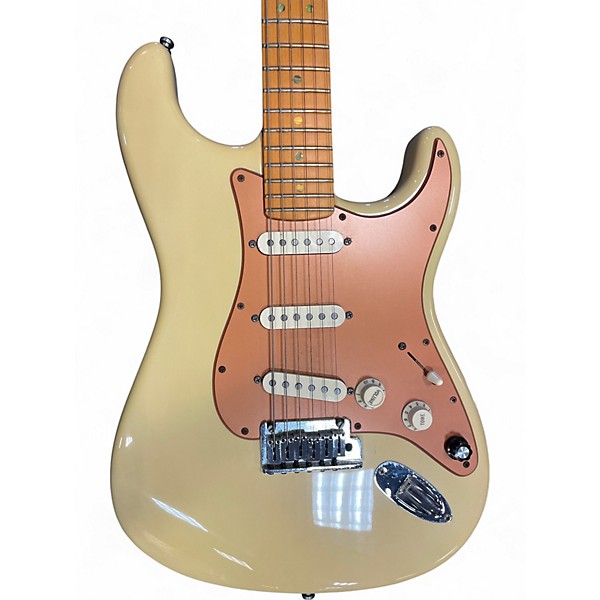 Used Fender American Deluxe Stratocaster Antique White Solid Body Electric Guitar