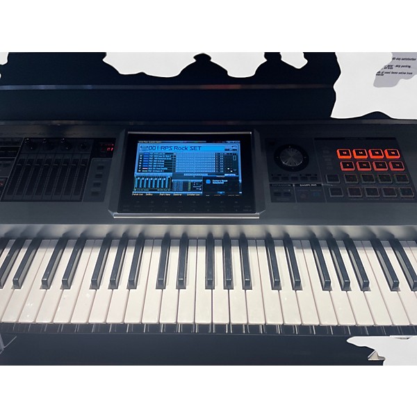 Used Roland Fantom G7 76 Key Keyboard Workstation