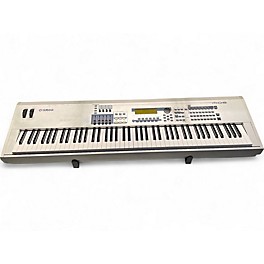 Used Yamaha MO8 88 Key Keyboard Workstation
