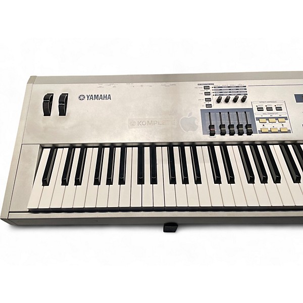 Used Yamaha MO8 88 Key Keyboard Workstation