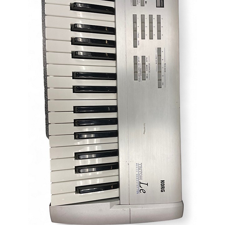 Korg Triton Le 76key MUSIC WORKSTATION KEYBOARD Please read