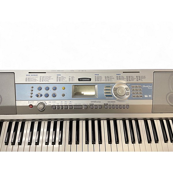 Used Yamaha dgx200 Digital Piano