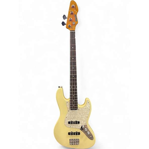 Used Blade tetra standard Alpine White Electric Bass Guitar