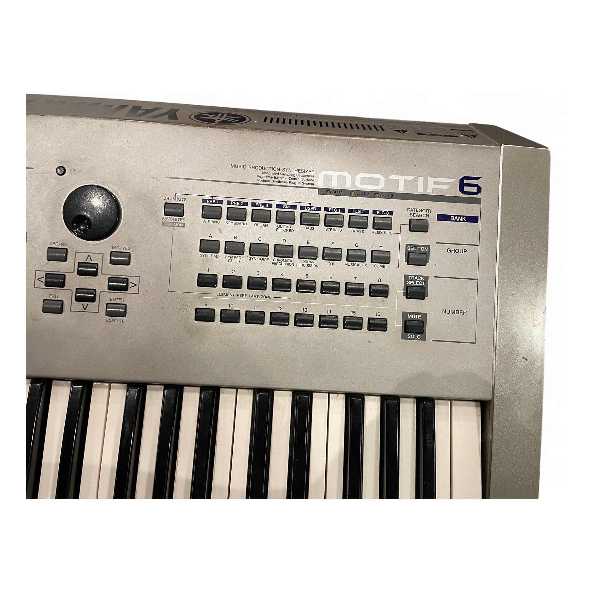 Used Yamaha Motif 6 61 Key Keyboard Workstation | Guitar Center