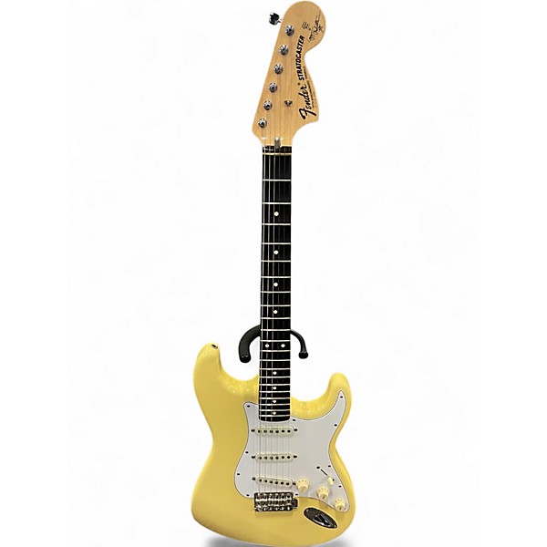Used Fender Artist Series Yngwie Malmsteen Stratocaster Vintage White Solid Body Electric Guitar