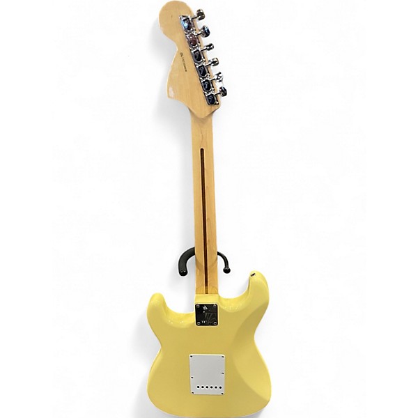 Used Fender Artist Series Yngwie Malmsteen Stratocaster Vintage White Solid Body Electric Guitar