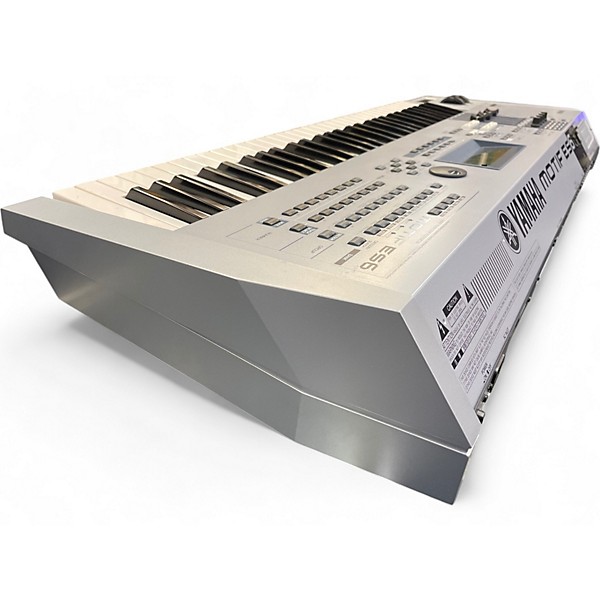 Used Yamaha Motif ES6 61 Key Keyboard Workstation | Guitar