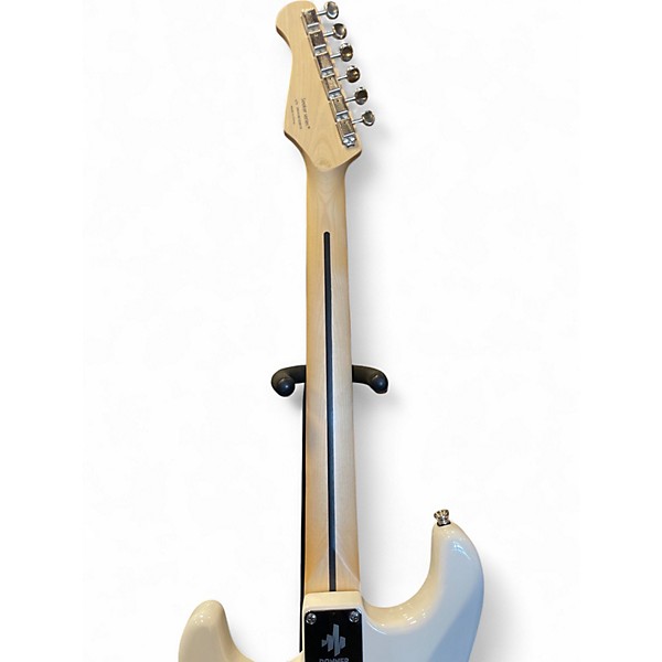 Used Donner Seeker Series HSS Strat Alpine White Solid Body Electric Guitar