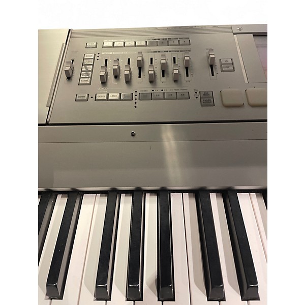 Used KORG M3 88 Key Keyboard Workstation