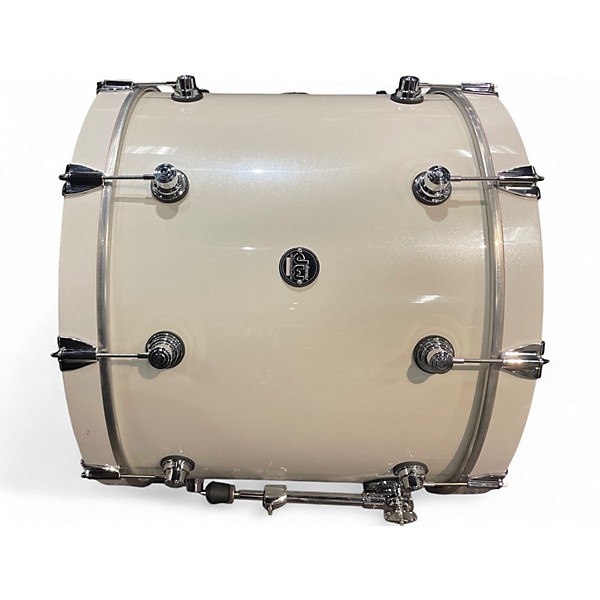 Used DW 24in Performance Series Bass Drum White Drum