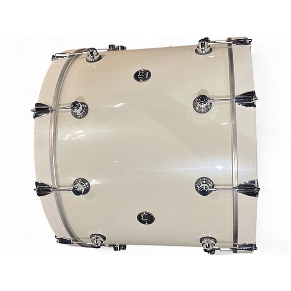 Used DW 24in Performance Series Bass Drum White Drum