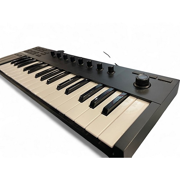 Used Native Instruments KOMPLETE KONTROL M32 MIDI Controller