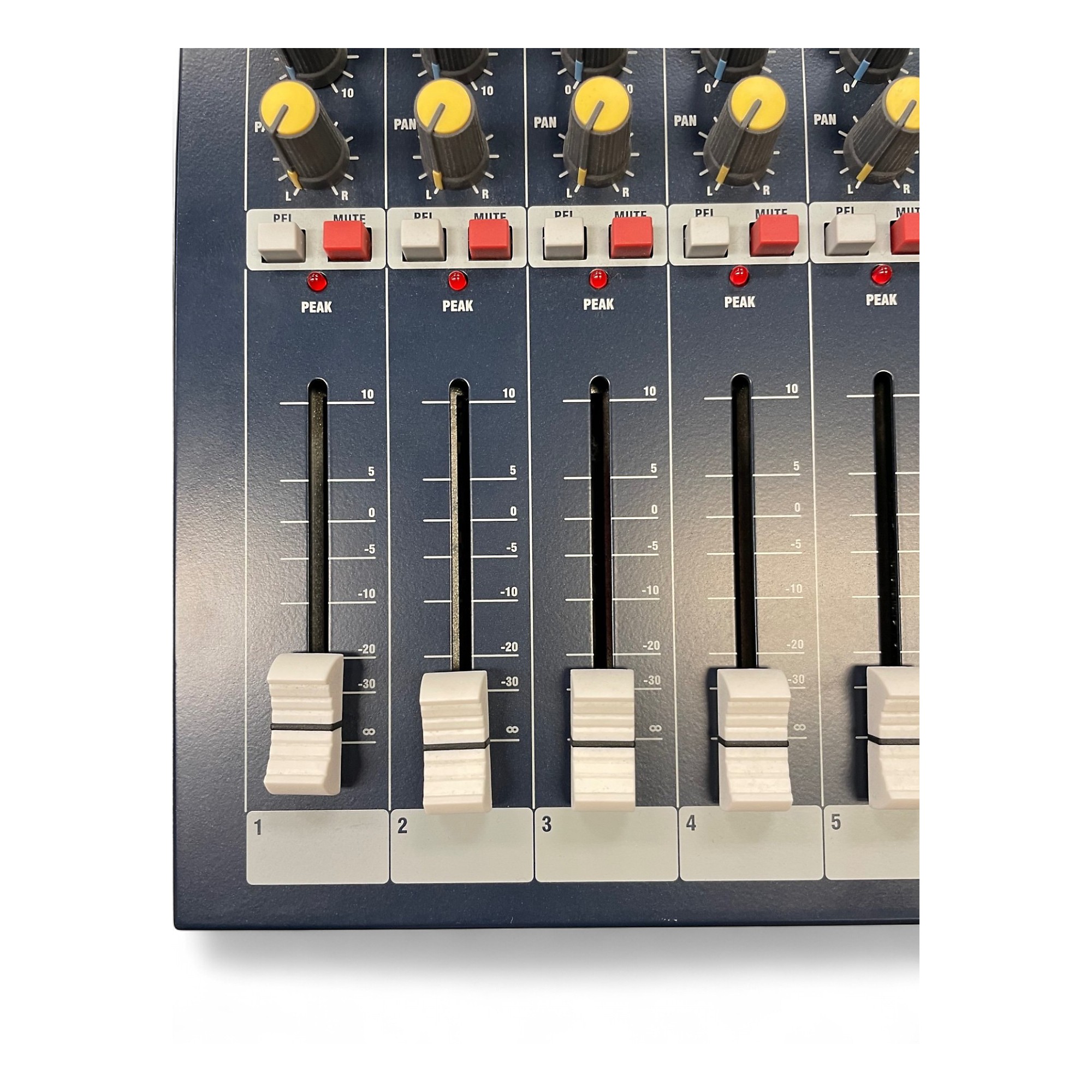 Soundcraft EPM 6 DJミキサー Amazon.com: Soundcraft EPM6 High-Performance 6-channel Audio
