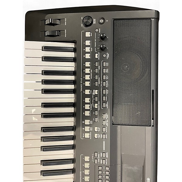 Used Yamaha PSRSX-600 Keyboard Workstation