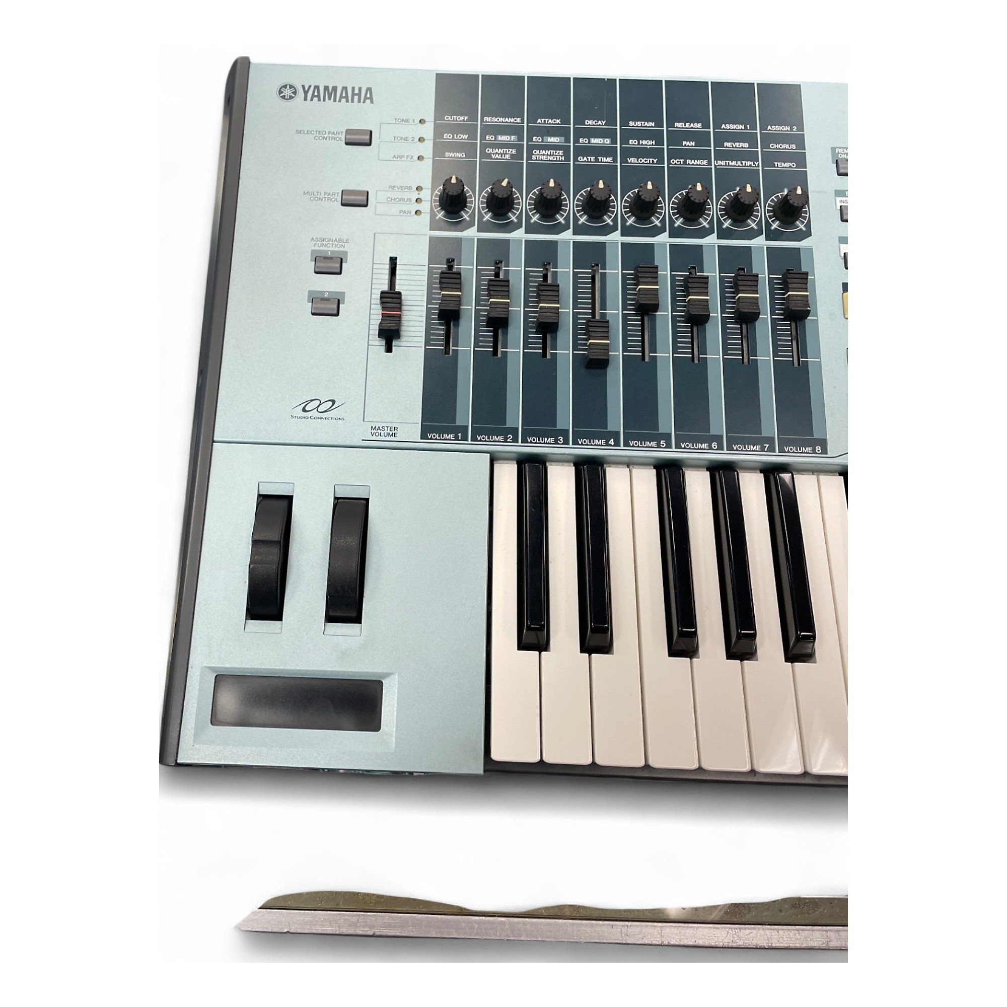 Used Yamaha Motif XS6 61 Key Keyboard Workstation | Guitar Center