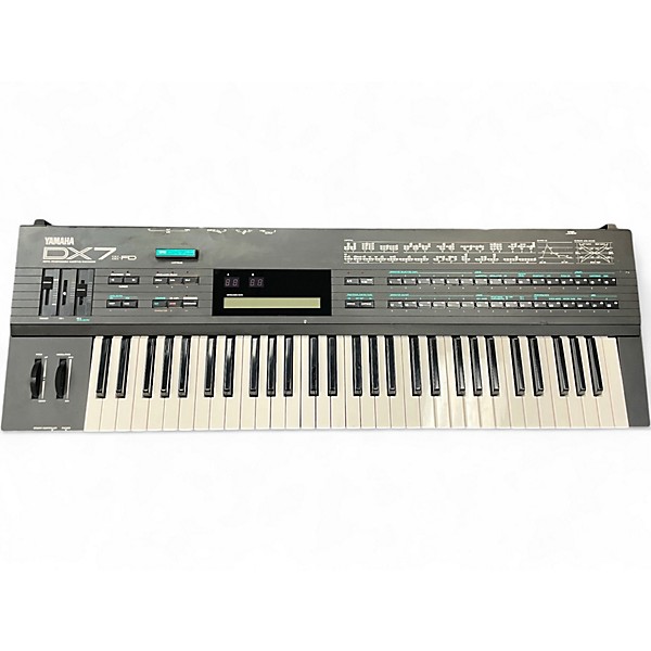 Vintage 1990s Yamaha DX7 Keyboard Workstation