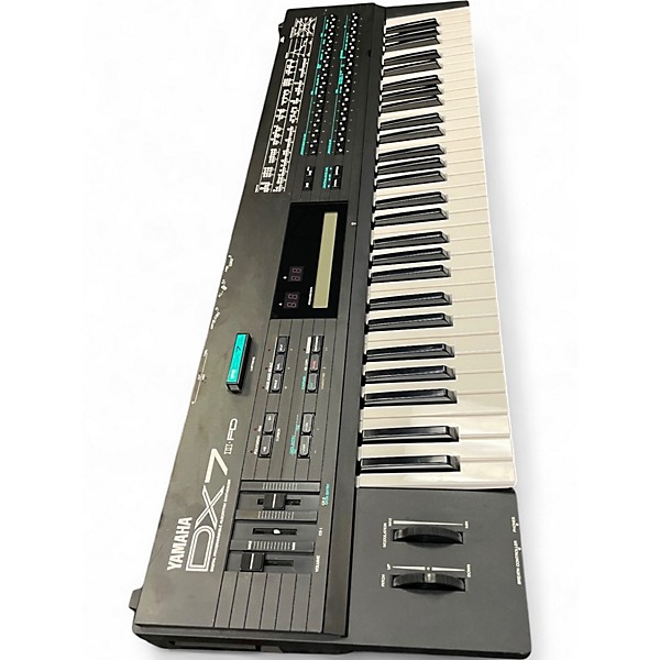 Vintage 1990s Yamaha DX7 Keyboard Workstation