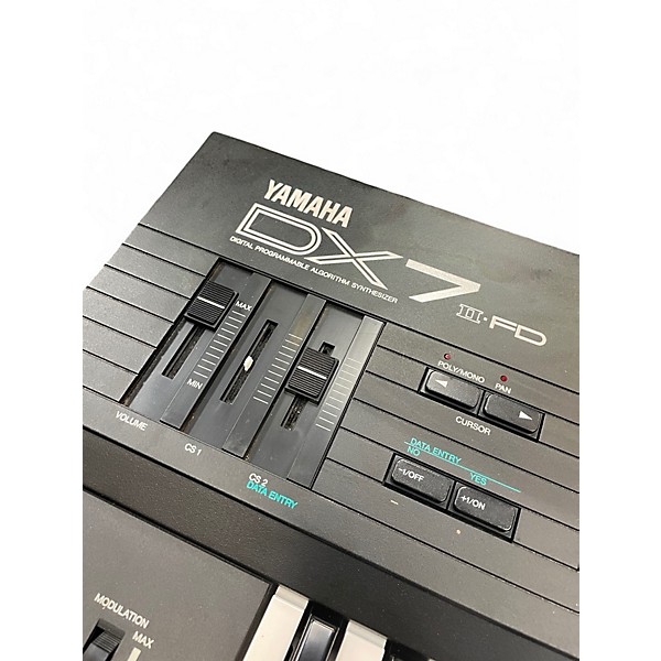 Vintage 1990s Yamaha DX7 Keyboard Workstation