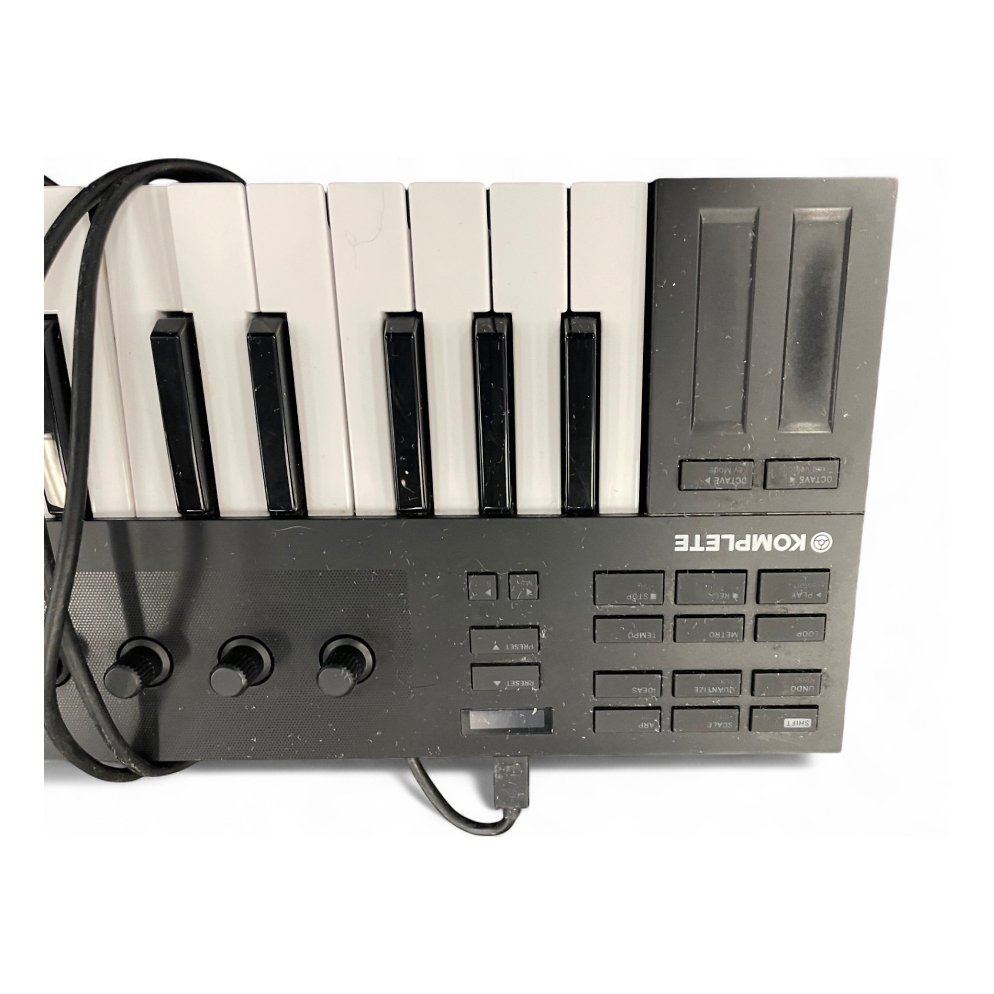 KOMPLETE KONTROL M32 × DECKSAVER Native Instruments Kontrol M32 cover (Light-Edition) - Decksaver