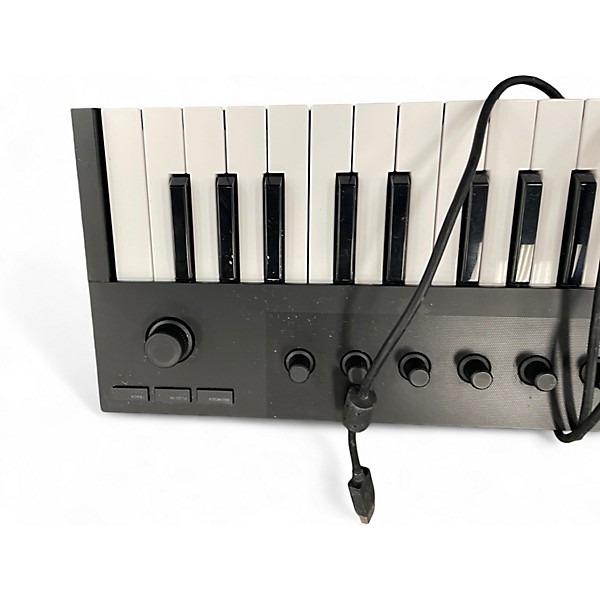 Used Native Instruments KOMPLETE KONTROL M32 MIDI Controller