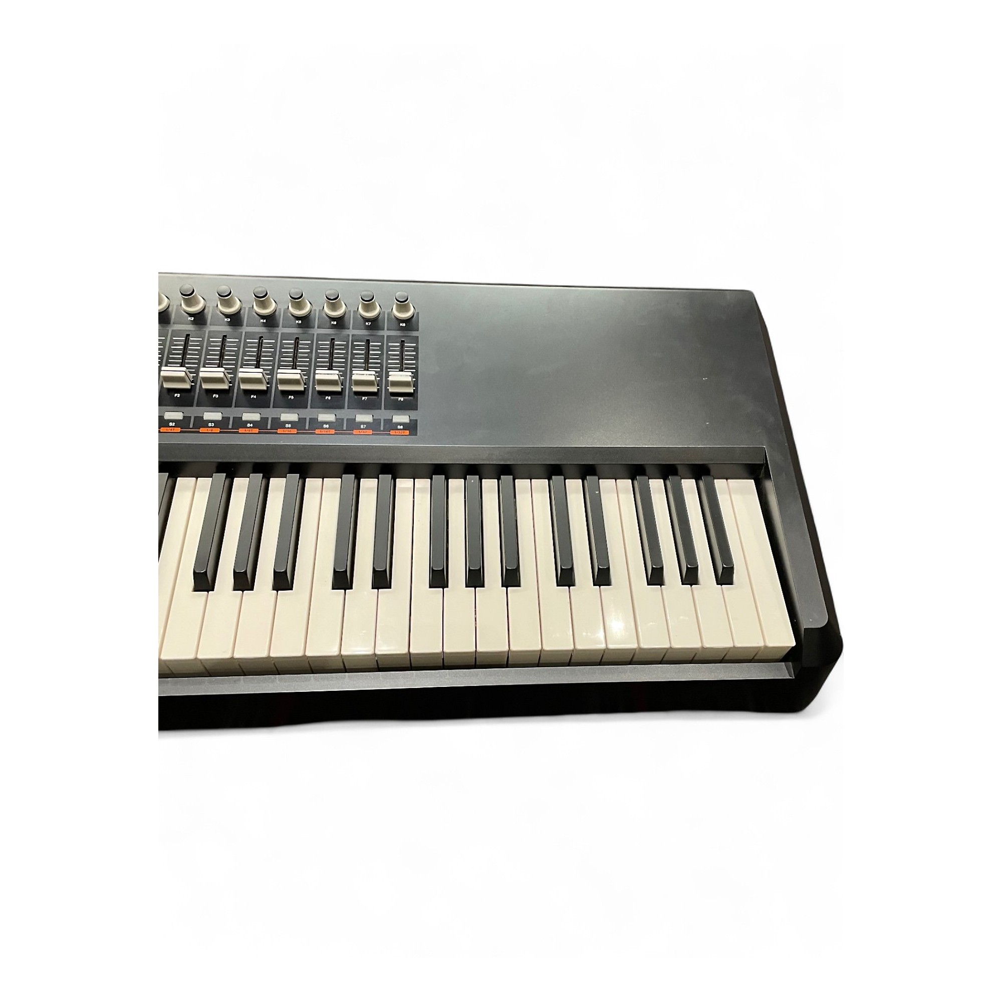 Used Akai Professional MPK88 88 Key MIDI Controller | Guitar