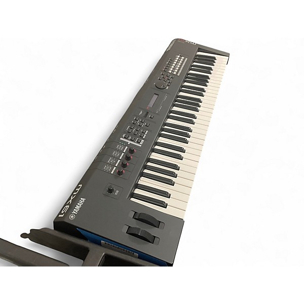 Used Yamaha MX61 61 Key Keyboard Workstation