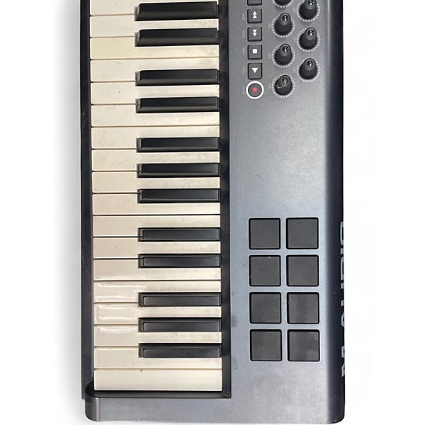 M-Audio Axiom 61 MIDIキーボード　used Used M-Audio Axiom 61 Key MIDI Controller | Guitar Center