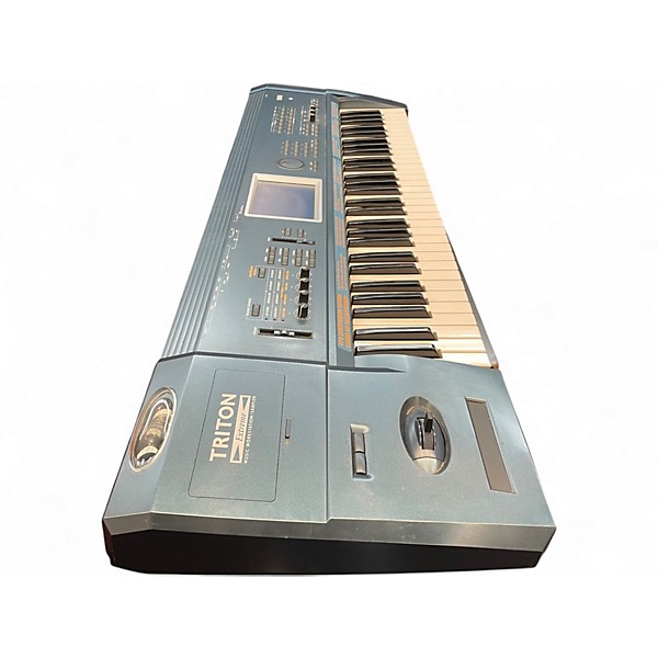 KORG TRITON Extreme 61鍵 Used KORG Triton Extreme 61 Key Keyboard Workstation
