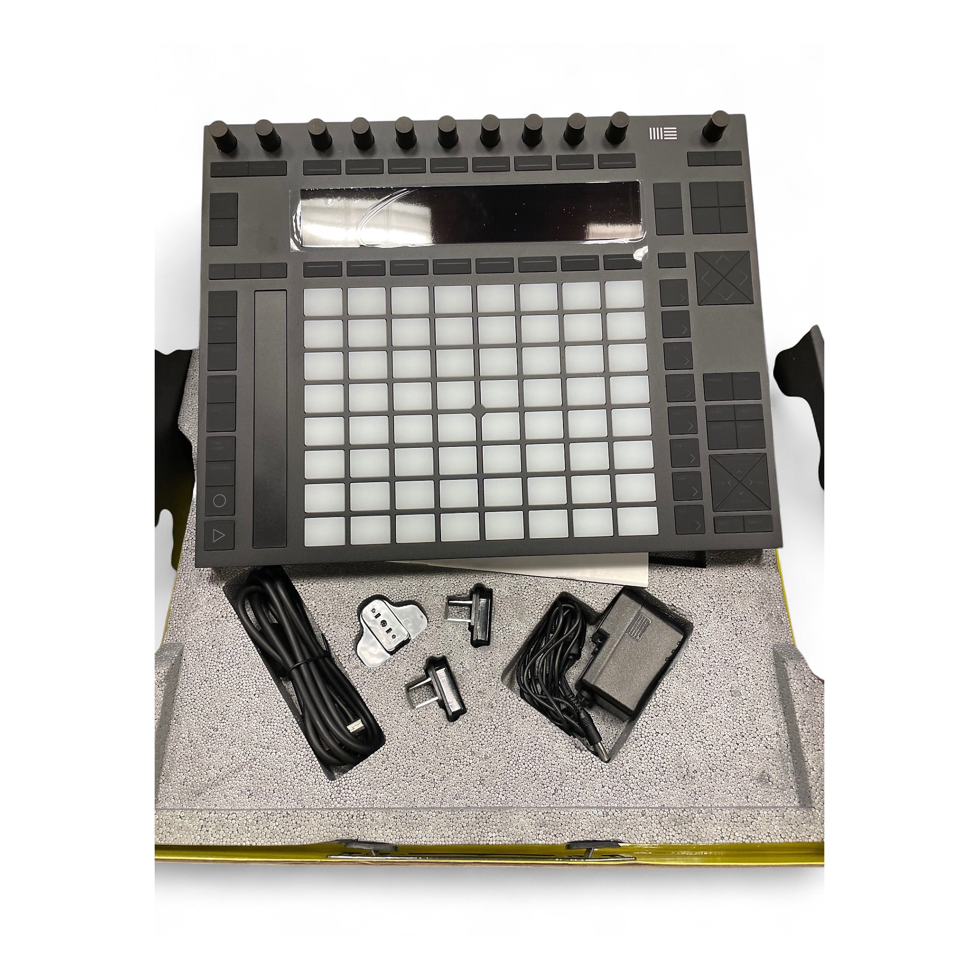 Ableton Push2 MIDIコントローラー Amazon.com: Ableton Push 2 Controller Instrument : Musical