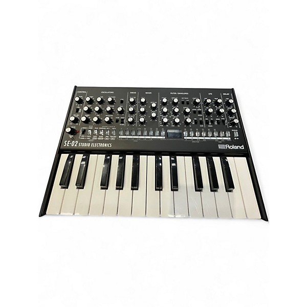 Used Roland SE-02 w/K25M Synthesizer