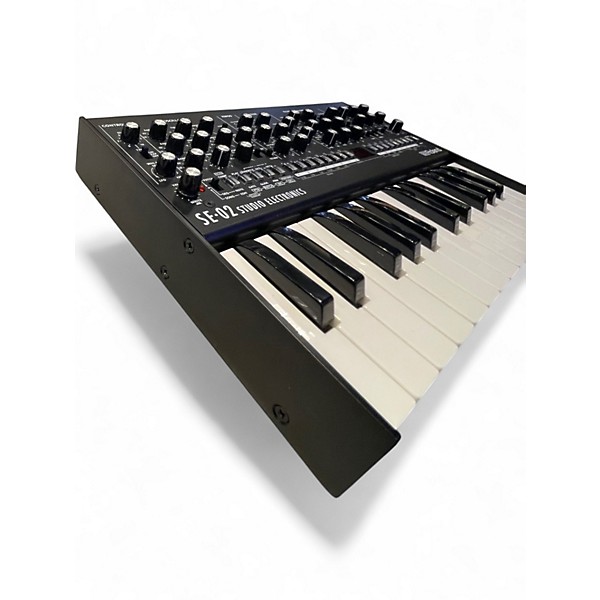 Used Roland SE-02 w/K25M Synthesizer