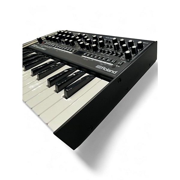 Used Roland SE-02 w/K25M Synthesizer