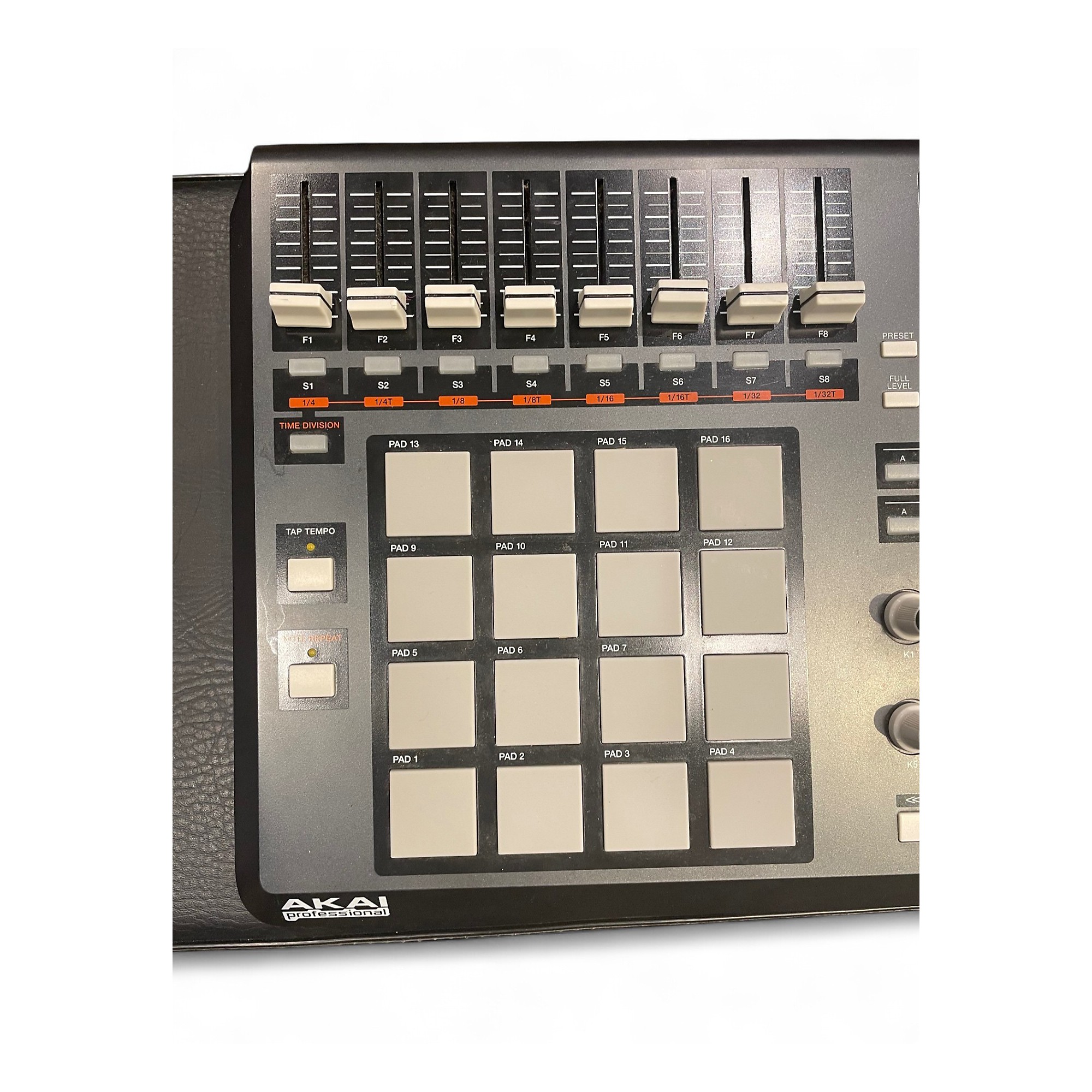 Akai Professional MIDIパッドコントローラ MPD32 Akai_MPD32_MPD32_USB_MIDI_Pad_