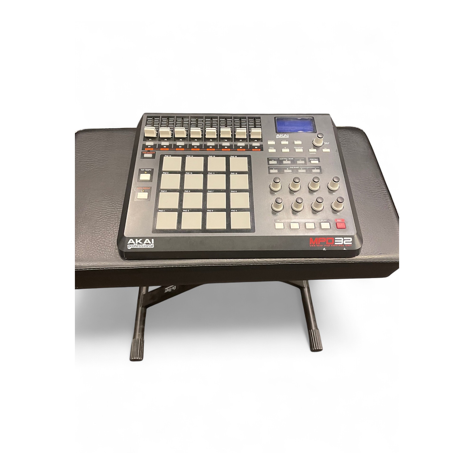 Akai Professional MIDIパッドコントローラ MPD32 Akai Professional MPD32 USB/MIDI Pad Control Unit 