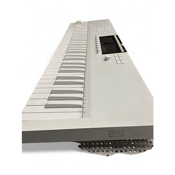 Used Native Instruments Komplete Kontrol S61 MK2 MIDI