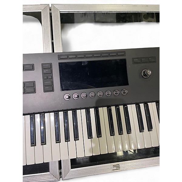 Used Native Instruments Komplete Kontrol S61 MK3 Keyboard