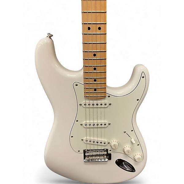 ギター Fender Player Stratocaster Polar White Amazon.com: Fender Player Stratocaster SSS Electric Guitar