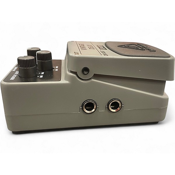 Used Behringer VD400 Vintage Delay Effect Pedal