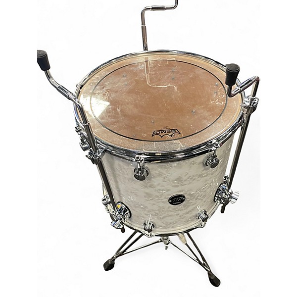 Used DW 4 Piece Performance Series white marine Drum Kit