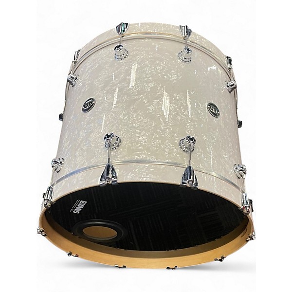 Used DW 4 Piece Performance Series white marine Drum Kit