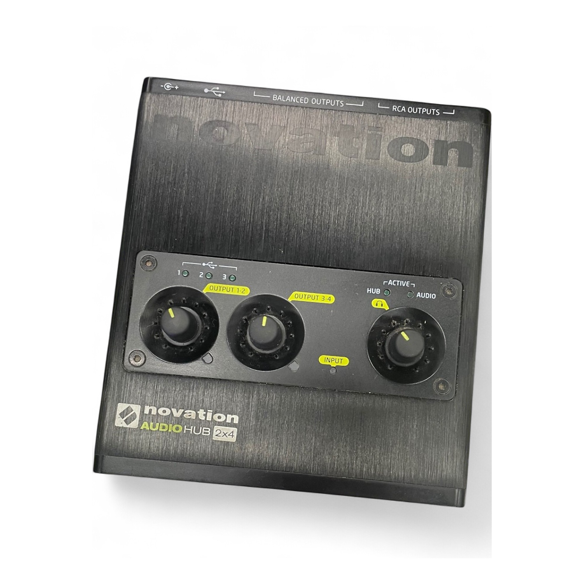 Novation Audiohub 2x4 オーディオインターフェイス Novation Audiohub 2x4 オーディオインターフェイス