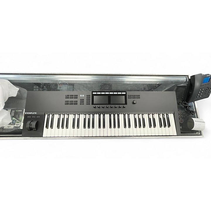 Used Native Instruments Komplete Kontrol S61 MK2 MIDI