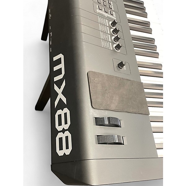 Used Yamaha MX88BK Synthesizer