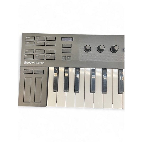 Used Native Instruments KOMPLETE KONTROL M32 MIDI Controller