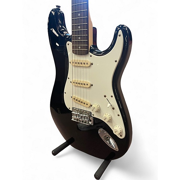 Squier Stratocaster Standard ブラック ラージヘッド Squier Standard Stratocaster - Black Metallic | Sweetwater