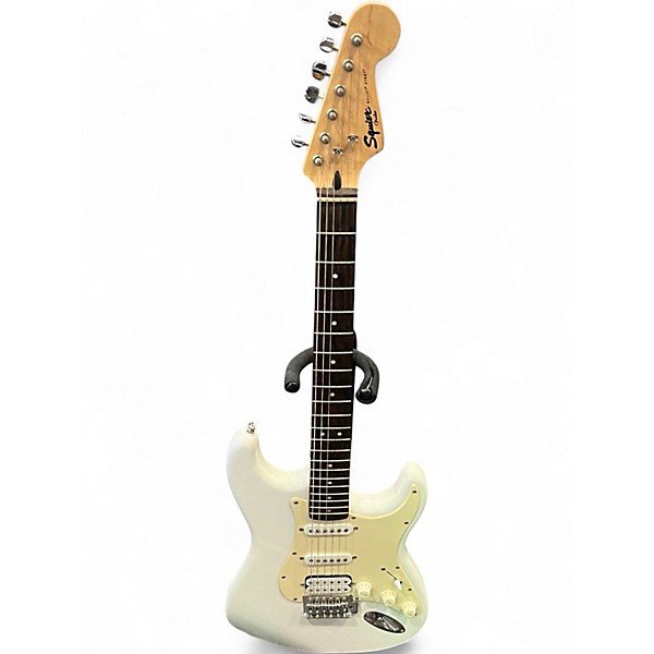 Squier Bullet Stratocaster ホワイト Squier Bullet Strat with Tremolo Arctic White | Guitar Center