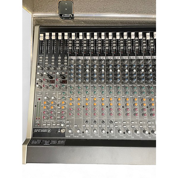 Used Mackie 3204-VLZ3 Powered Mixer