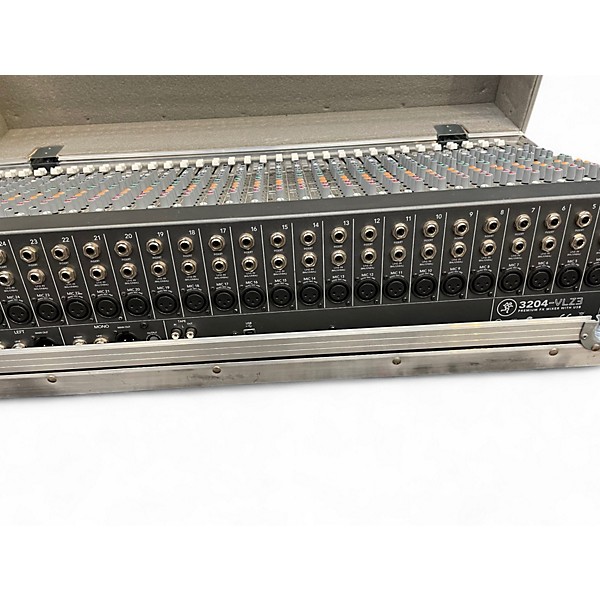 Used Mackie 3204-VLZ3 Powered Mixer