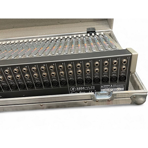 Used Mackie 3204-VLZ3 Powered Mixer