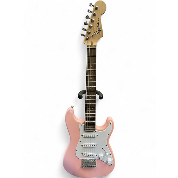 Squier Strat by Fender Affinity　シェルピンク Squier Bullet Strat - Pink | Sweetwater